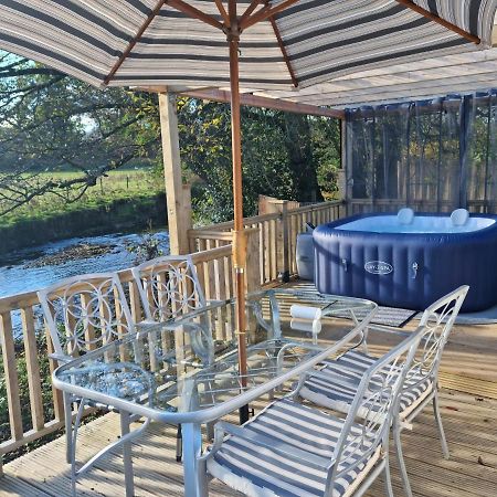 Riverside Cabin At Pen-Y-Bont Mill Hotell Oswestry Exteriör bild
