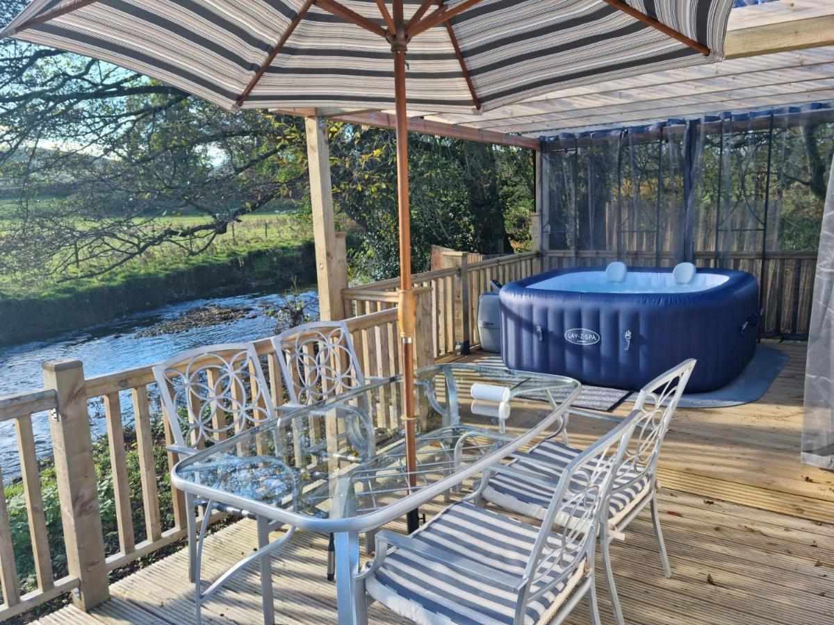 Riverside Cabin At Pen-Y-Bont Mill Hotell Oswestry Exteriör bild