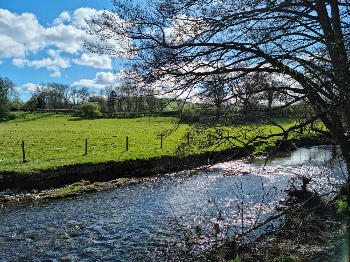 Riverside Cabin At Pen-Y-Bont Mill Hotell Oswestry Exteriör bild