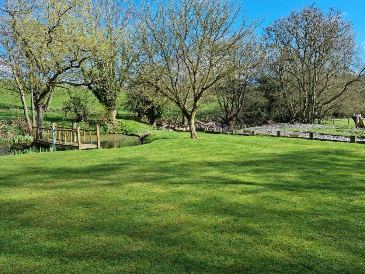 Riverside Cabin At Pen-Y-Bont Mill Hotell Oswestry Exteriör bild