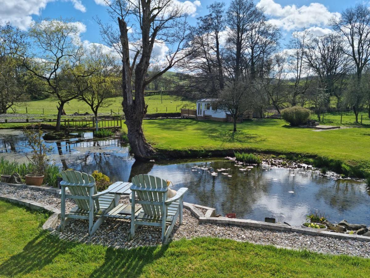 Riverside Cabin At Pen-Y-Bont Mill Hotell Oswestry Exteriör bild